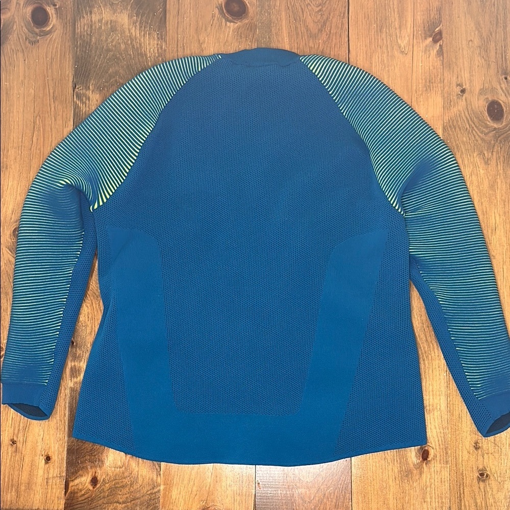 Nike Women’s Sportswear Dynamic Reveal Jacket - Picture 6 of 13